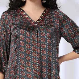 avaasa mix n' match Women Floral Print A-Line Kurta image 4