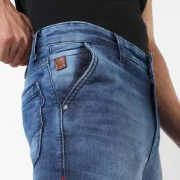 campus sutra Men Mid-Wash Relaxed Fit Jeans image 4
