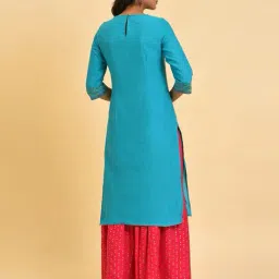 Women Checked Straight Kurta image 4