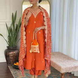 navlik Women Embroidery Straight Kurta Set image 4