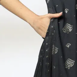 avaasa mix n' match Women Foil Print Double Layered Flared Kurta image 5