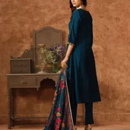 svaraa Women Floral Straight Kurta Set image 5