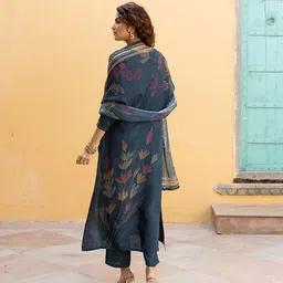 nehamta Women Floral Print Straight Kurta Set image 5