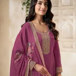 seerat Women Embroidery Kurta Set image 5