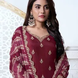 seerat Women Embroidered Straight Kurta Suit Set image 5