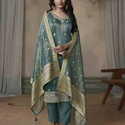 seerat Women Embroidered Straight Kurta Set image 5