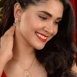 saraf rs jewellery Women Gold-Plated Pendant & Earrings Set image 5