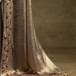 ri-wah Women Embellished Saree with Scalloped Hem image 5