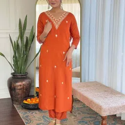 navlik Women Embroidery Straight Kurta Set image 5