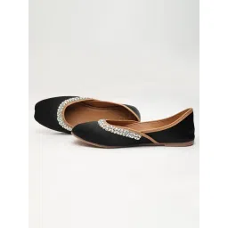 GLAM STORY Ruhani Textured Black Flat Juttis image 3