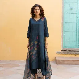 nehamta Women Floral Print Straight Kurta Set image 1