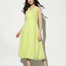 svrnaa by azorte Leheriya Print Wrap Dress-picture-48