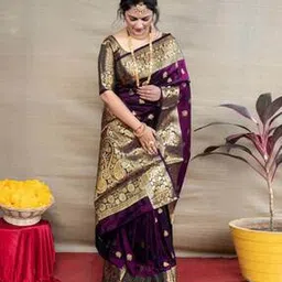 vastrahaar Women Floral Woven Kanjeevaram Saree with Contrast Border-picture-23