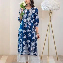 svaraa Women Floral Straight Kurta image 1