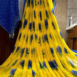 svaraa Women Floral Print Saree image 1