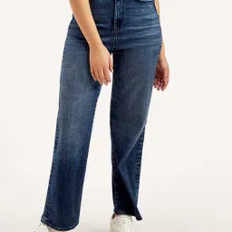 levi's Women 724 Mid-Wash Slim Straight Jeans image 1