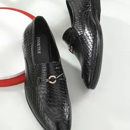 INVICTUS Men Black Textured Leather Formal Loafers-image-67