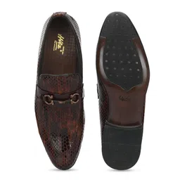 Hitz Men Textured Formal Loafers image 3