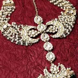 oomph DDP11- Kundan-Studded Mang Tikka with Pearl Accent-picture-17