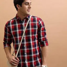 Men Checked Slim Fit Shirt with Cutaway Collar-image-50