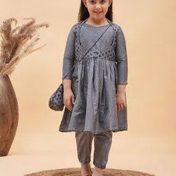vastramay Girls Self-Design Kurta & Pants Set-picture-13