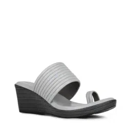 inc 5 Women Toe-Ring Slip-On Wedges image 1