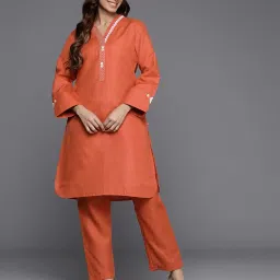 varanga Women V-Neck Kurta & Pants Set image 1