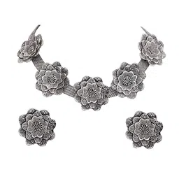 vembley Floral Accent Necklace with Earrings image 1
