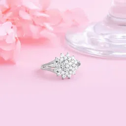 giva Women Silver Shiny Cluster Ring image 1
