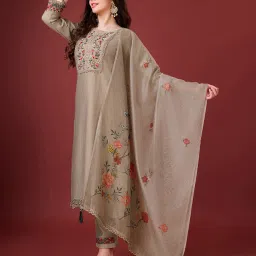 mojilaa Women Embroidered Straight Kurta Set image 4
