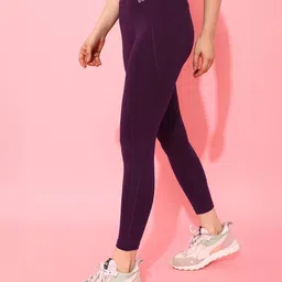 clovia Women Fitted Tights with Elasticated Waist image 3