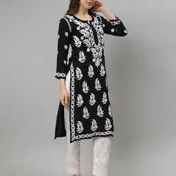 sevachikan Women Embroidered Straight Kurta Set image 3