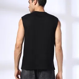 dnmx Men Sleeveless Regular Fit Crew-Neck T-Shirt image 3