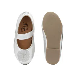 zebba Girls Slip-On Flat Shoes image 4
