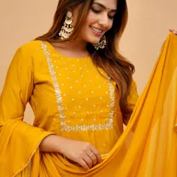 styleelite Women Embroidered Straight Kurta Set image 4