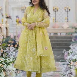 estela Women Embroidered Flared Kurta Set image 4