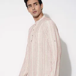 indus route by pantaloons Men Striped Short Kurta image 4