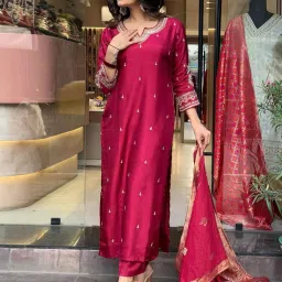 vaidehi fashion Women Embroidered Straight Kurta Set image 5