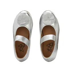zebba Girls Slip-On Flat Shoes image 5