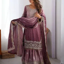 leeli peeri designer Women Embellished Straight Kurta Set image 1