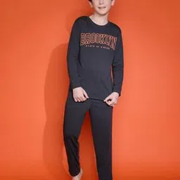 li'l tomatoes Boys Typographic Print Nightsuit Set-picture-32