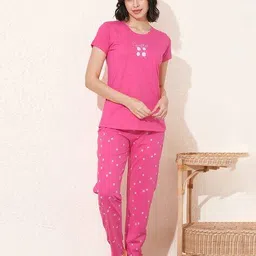 quira Women Typographic Print T-Shirt & Pyjamas Set image 1