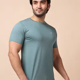 berry blues Men Solid Cotton T-shirt image 2