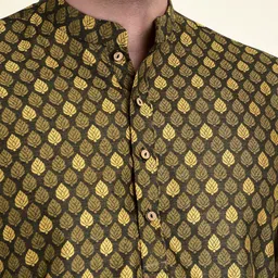 TABARD Men Green & Yellow Cotton Printed Kurta with Churidar image 2