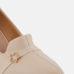 DressBerry Cream-Coloured Round Toe Block Heeled Pumps image 5