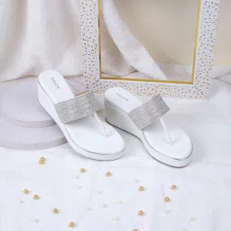 mochi Women'sOpen Casual with Platforms image 1