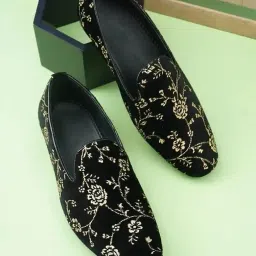 robbie jones Women's Floral Print Jutis, Slip-on Casual Flat Shoes image 3