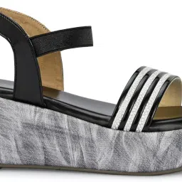 clog london Women's Outdoor Sandals/Heels - Stylish & Comfortable for Daily Wear image 3