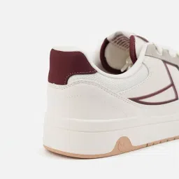 xtep Men Classic Sneakers image 4