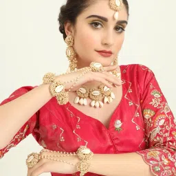 nmii Designer Kaudi Shell & Moti Pearls Gajra Jewellery Set For Bridal Women & Girls | Set of Necklace, Earring, Maang Tikka, Hand Bracelet with Ring | Perfect For Wedding, Haldi, Mehandi, Occasion image 5